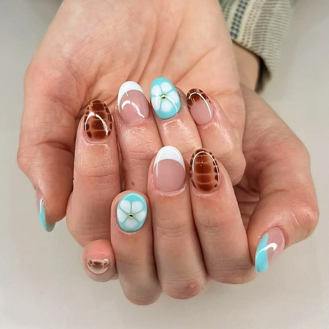 💅 UÑAS POSTIZAS FLORALES BLANCAS – 24 PIEZAS FULL COVER | ESTILO EUROPEO A LA MODA