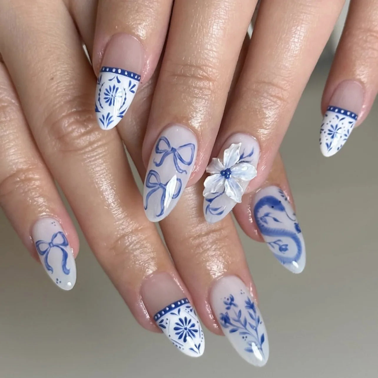 💅 UÑAS POSTIZAS FLORALES BLANCAS – 24 PIEZAS FULL COVER | ESTILO EUROPEO A LA MODA