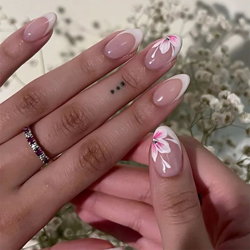 💅 UÑAS POSTIZAS FLORALES BLANCAS – 24 PIEZAS FULL COVER | ESTILO EUROPEO A LA MODA