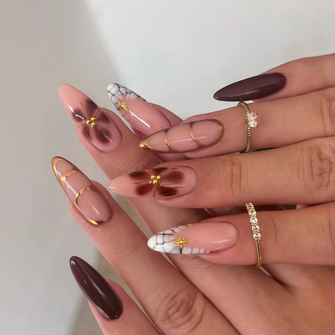 💅 UÑAS POSTIZAS FLORALES BLANCAS – 24 PIEZAS FULL COVER | ESTILO EUROPEO A LA MODA